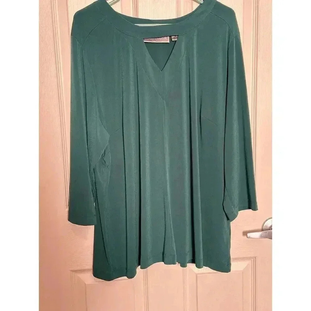 Plus size Simomton Says 3X Green blouse with peekaboo neckline